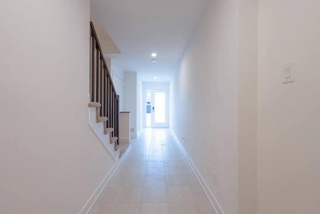 2 Bedroom Modern Home & Close To Airport Downtown Ottawa Exteriér fotografie